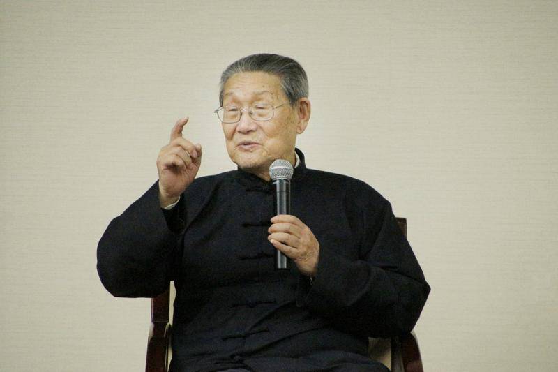 着名学者 北京大学哲学系教授楼宇烈先生发言.jpg